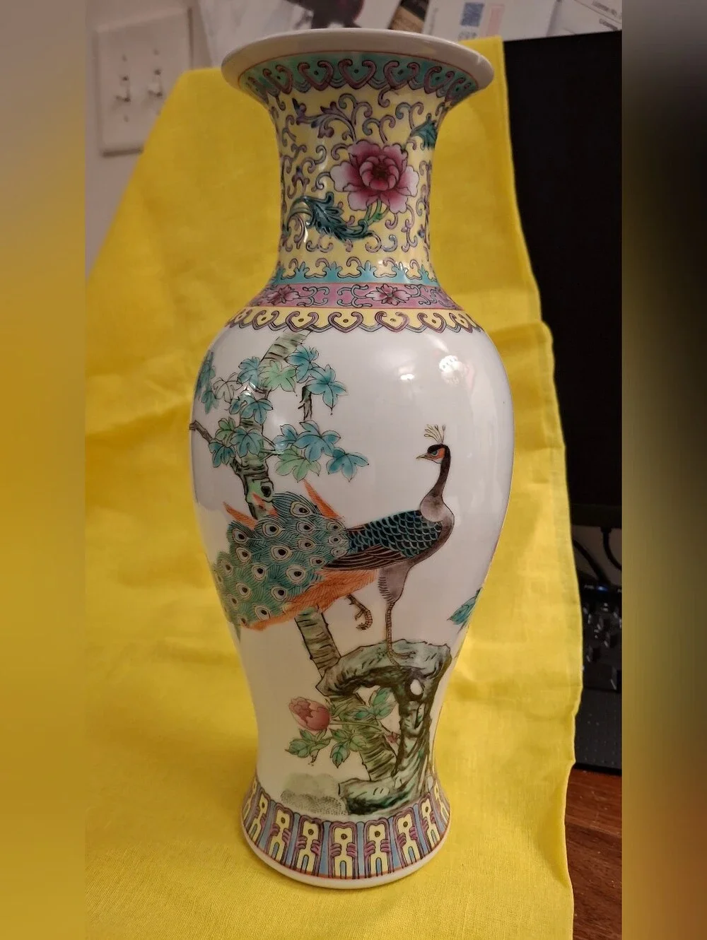 Vintage CHINESE FAMILLE ROSE porcelain Vase